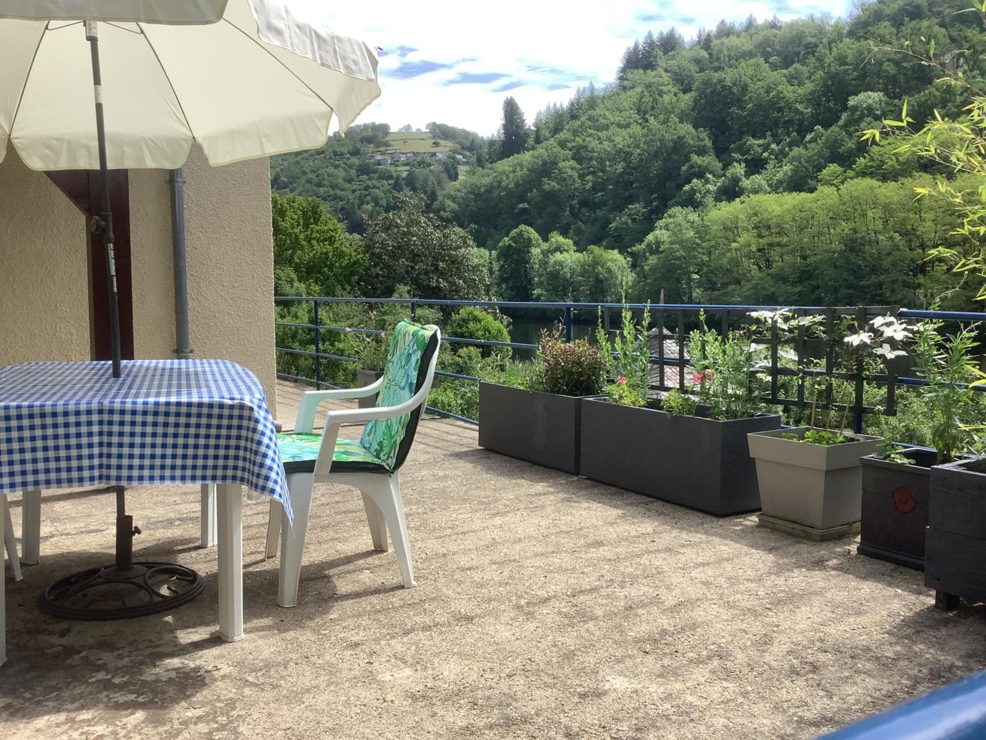 Apartamento Vue Du Pont Entraygues-sur-Truyère Exterior foto